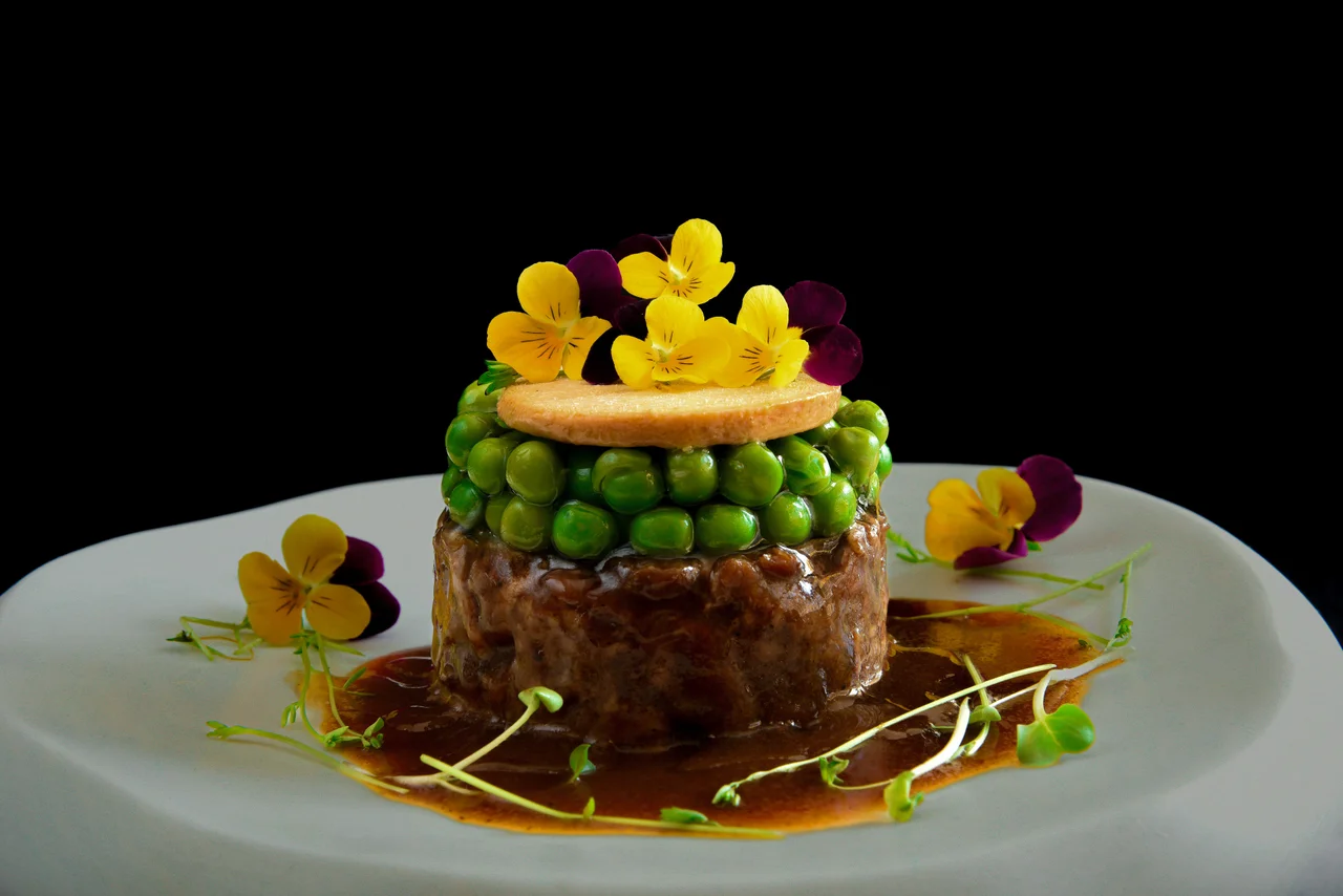 Carrillera al Oporto con Gelée de Guisantes