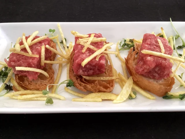 Tartar de Buey en Croisant